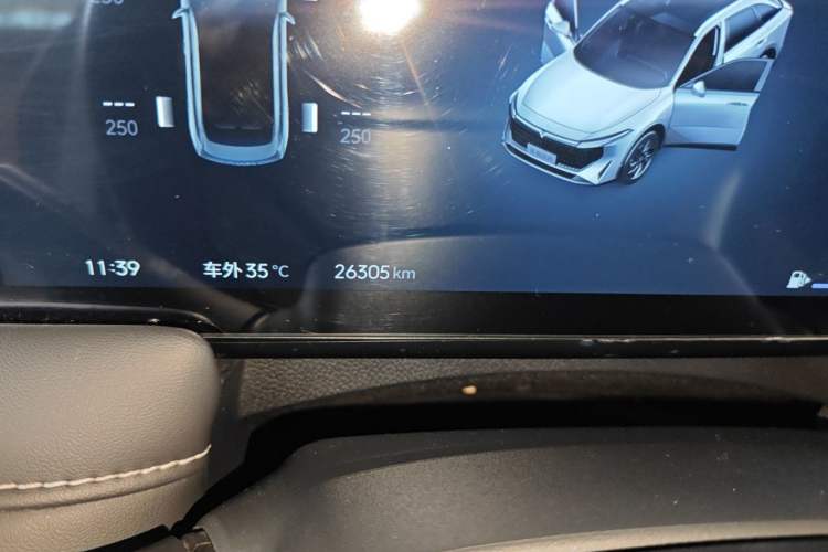 Used Venucia V DD-i 2023 110 km iE Version Odometer Close Up