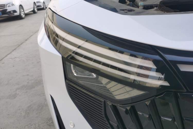Used Venucia V DD-i 2023 60km iD Version Right Front Headlight