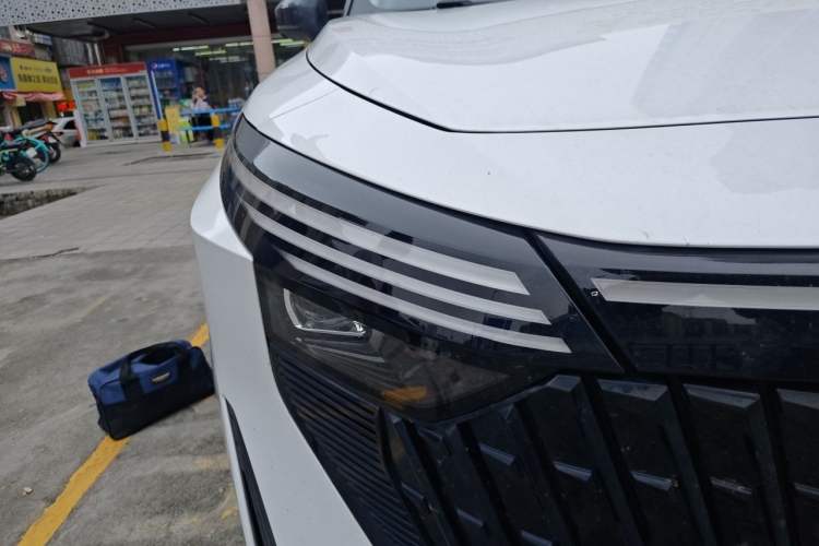 Used Venucia V DD-i 2023 110 km iE Version Right Front Headlight