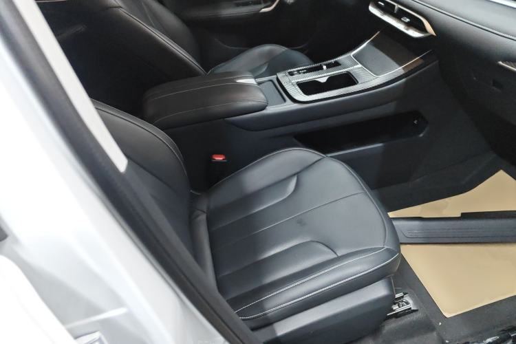 Used Venucia V DD-i 2023 60km iC Version Right Front Seat