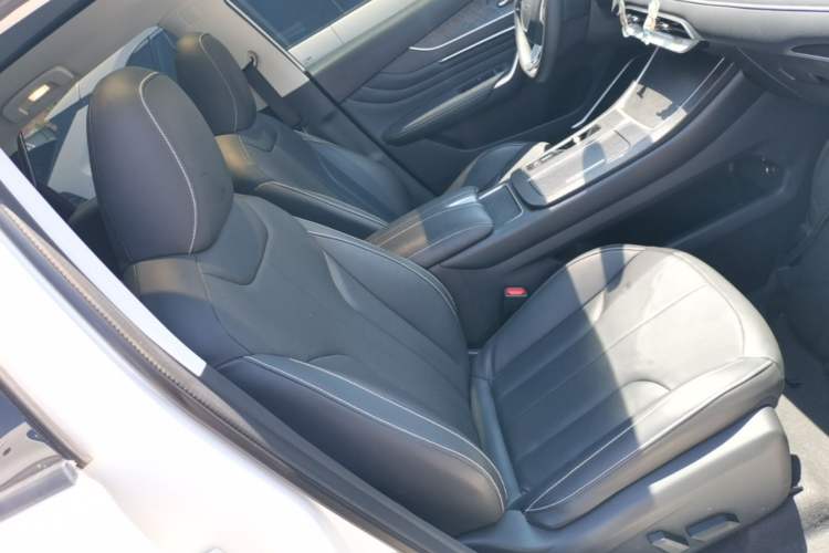 Used Venucia V DD-i 2023 60km iD Version Right Front Seat