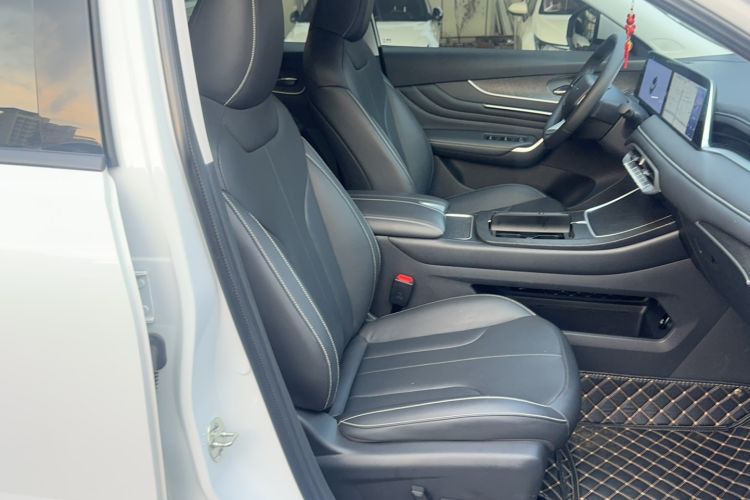 Used Venucia V DD-i 2023 110 km iE Version Right Front Seat