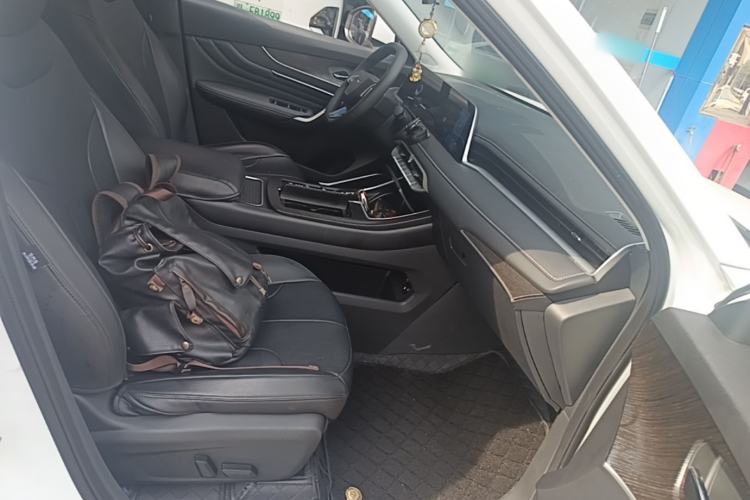 Used Venucia V DD-i 2023 110 km iE Version Right Front Seat