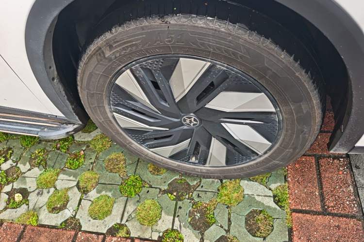 Used Venucia V DD-i 2023 60km iD Version Right Front Wheel Hub