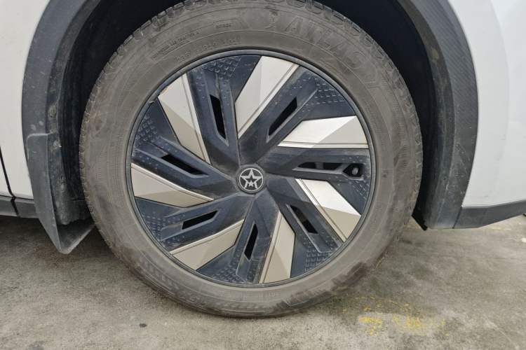 Used Venucia V DD-i 2023 110 km iE Version Right Front Wheel Hub