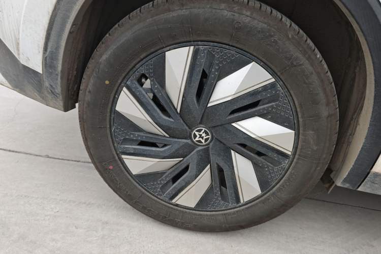 Used Venucia V DD-i 2023 110 km iE Version Right Rear Wheel Hub