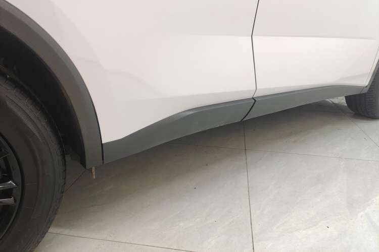 Used Venucia V DD-i 2023 60km iC Version Right Side Sill