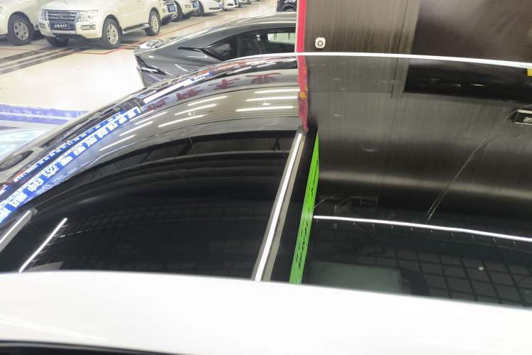 Used Venucia V DD-i 2023 110 km iE Version Roof