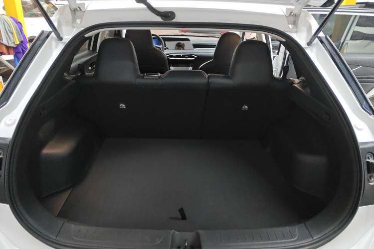 Used Venucia V DD-i 2023 60km iC Version Trunk