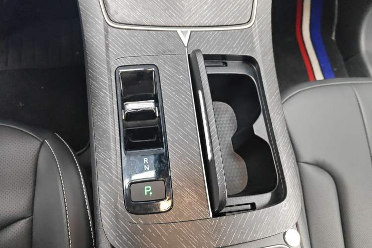 Used Venucia V DD-i 2024 110km iE Joy Ride Edition Gear Lever