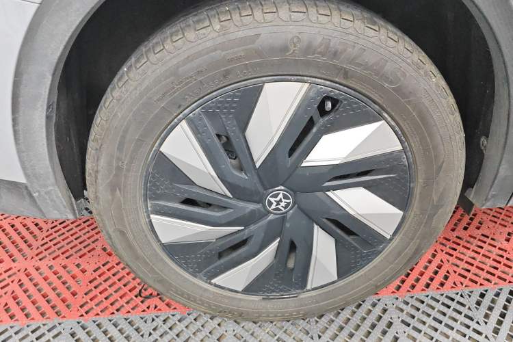 Used Venucia V DD-i 2024 110km iE Joy Ride Edition Right Rear Wheel Hub