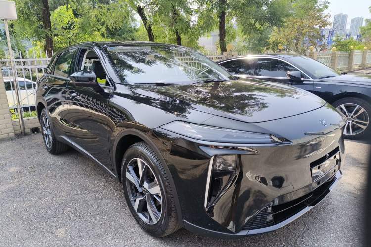 Used Venucia V DD-i 2025 Orca 150km Joyful Journey Edition Front Right 45 Deg