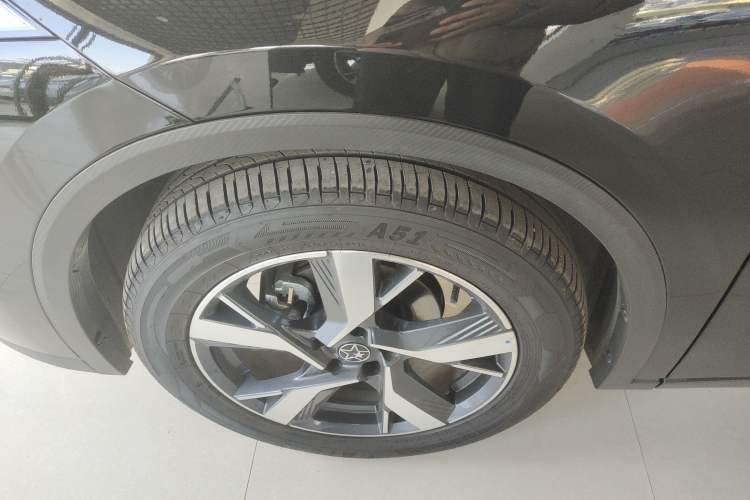Used Venucia V DD-i 2025 Orca 150km Joyful Journey Edition Left Front Wheel Hub