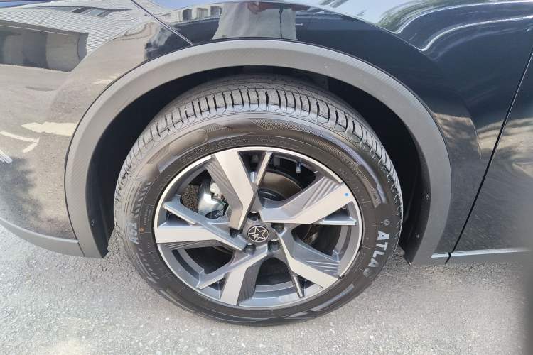 Used Venucia V DD-i 2025 Orca 150km Joyful Journey Edition Left Front Wheel Hub