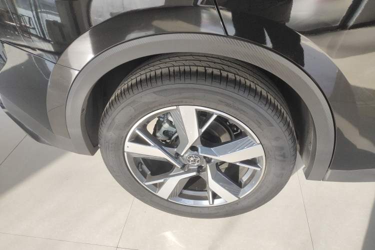 Used Venucia V DD-i 2025 Orca 150km Joyful Journey Edition Right Rear Wheel Hub