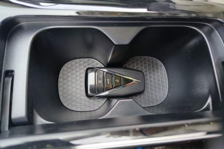 Used Venucia V DD-i 2025 Orca 150km Joyful Journey Edition Vehicle Key