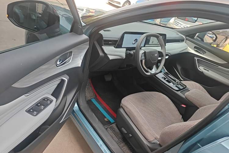 Used Venucia V DD-i 2025 Orca 150km Joyful Journey Edition Driver Seat