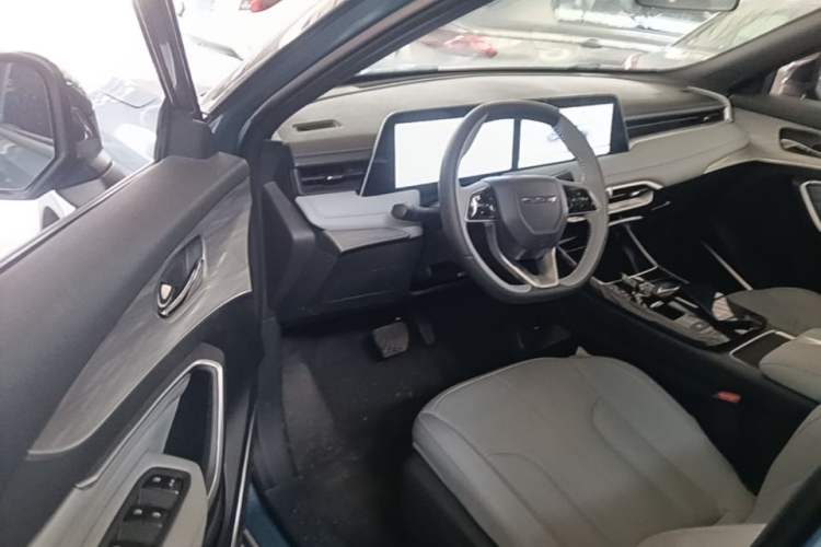 Used Venucia V DD-i 2025 Orca 150km Joyful Journey Edition Driver Seat