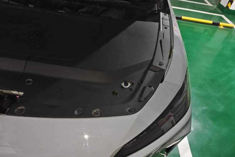 Used Venucia V DD-i 2025 Orca 150km Joyful Journey Edition Engine Bay Left