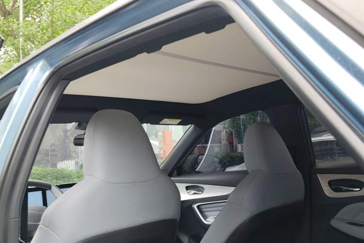 Used Venucia V DD-i 2025 Orca 150km Joyful Journey Edition Headliner