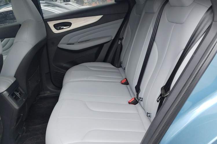 Used Venucia V DD-i 2025 Orca 150km Joyful Journey Edition Left Rear Seat