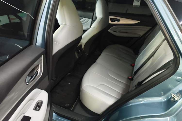 Used Venucia V DD-i 2025 Orca 150km Joyful Journey Edition Left Rear Seat