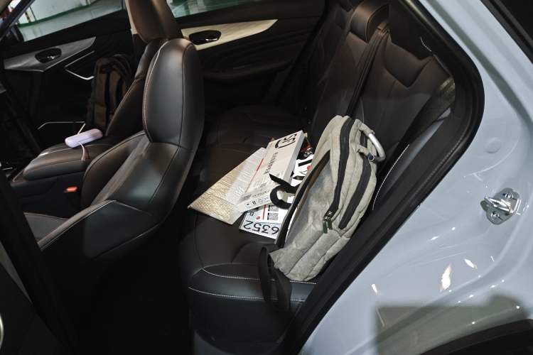 Used Venucia V DD-i 2025 Orca 150km Joyful Journey Edition Left Rear Seat