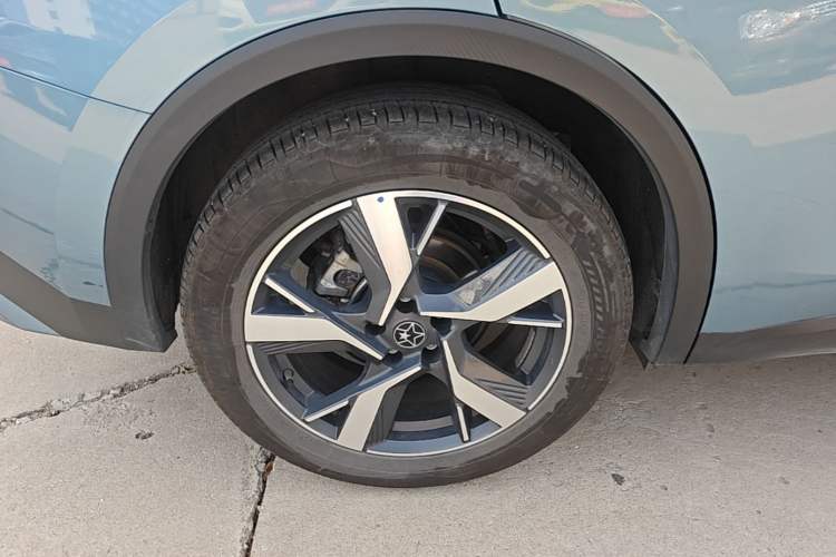 Used Venucia V DD-i 2025 Orca 150km Joyful Journey Edition Right Rear Wheel Hub