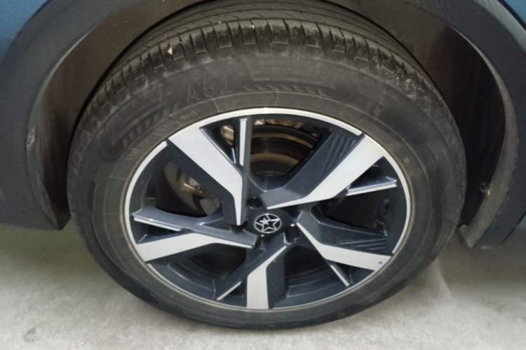 Used Venucia V DD-i 2025 Orca 150km Joyful Journey Edition Right Rear Wheel Hub