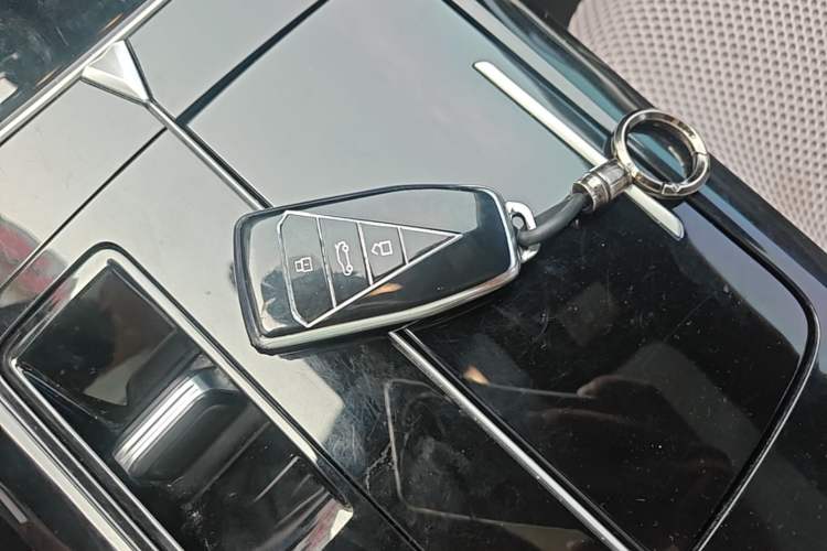 Used Venucia V DD-i 2025 Orca 150km Joyful Journey Edition Vehicle Key