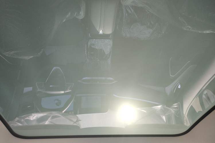 Used Venucia V DD-i 2025 Orca 150km Joyful Journey Edition Headliner
