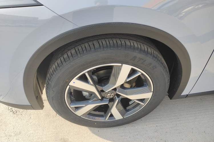 Used Venucia V DD-i 2025 Orca 150km Joyful Journey Edition Left Front Wheel Hub