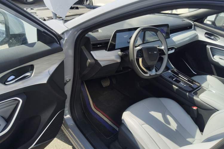 Used Venucia V DD-i 2025 Orca 150km Joyful Journey Edition Driver Seat