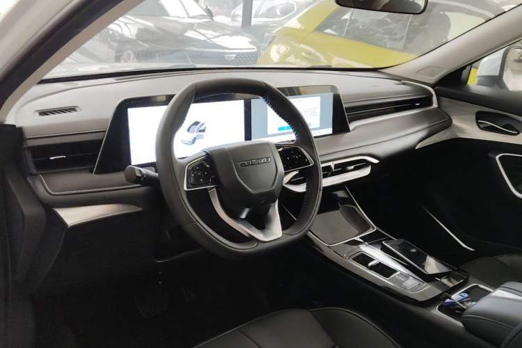 Used Venucia V DD-i 2025 Orca 150km Joyful Journey Edition Center Console