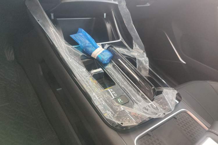 Used Venucia V DD-i 2025 Orca 150km Comfort Edition Gear Lever