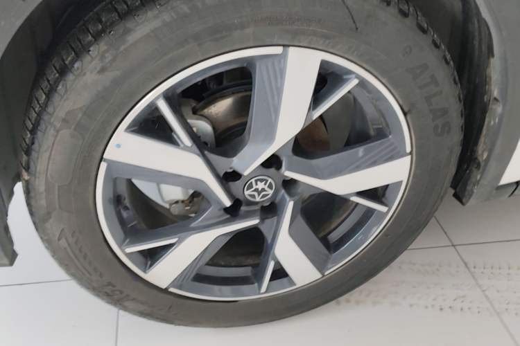 Used Venucia V DD-i 2025 Orca 150km Joyful Journey Edition Left Front Wheel Hub
