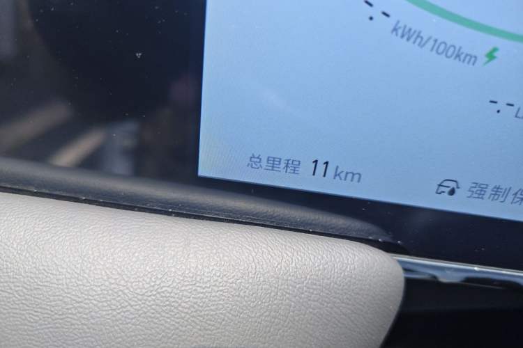 Used Venucia V DD-i 2025 Orca 150km Joyful Journey Edition Odometer Close Up