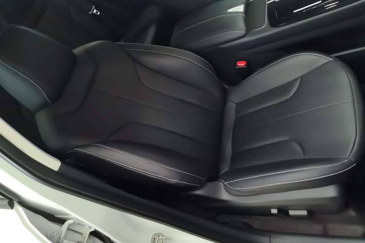 Used Venucia V DD-i 2025 Orca 150km Joyful Journey Edition Right Front Seat