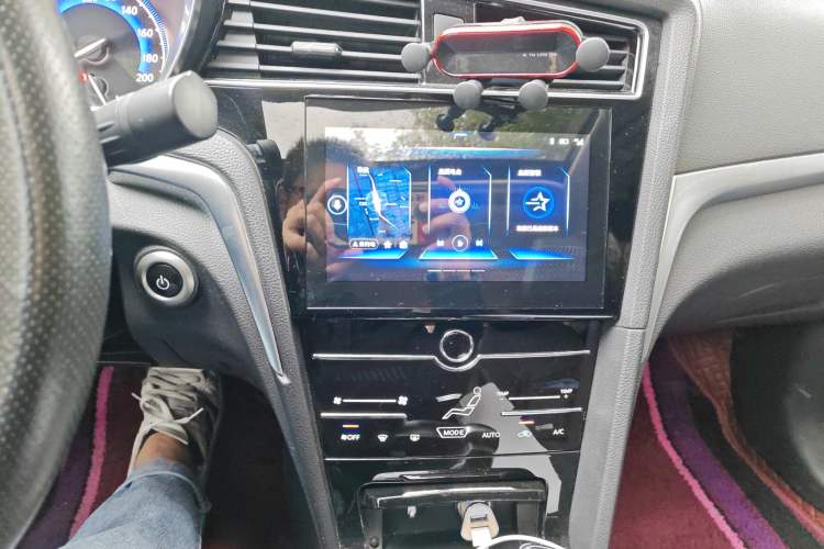Used Venucia D60EV 2019 High-Range Deluxe Edition Audio And AC Panel
