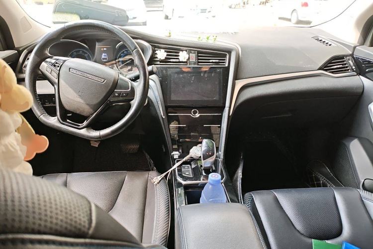 Used Venucia D60EV 2019 High-Range Deluxe Edition Center Console