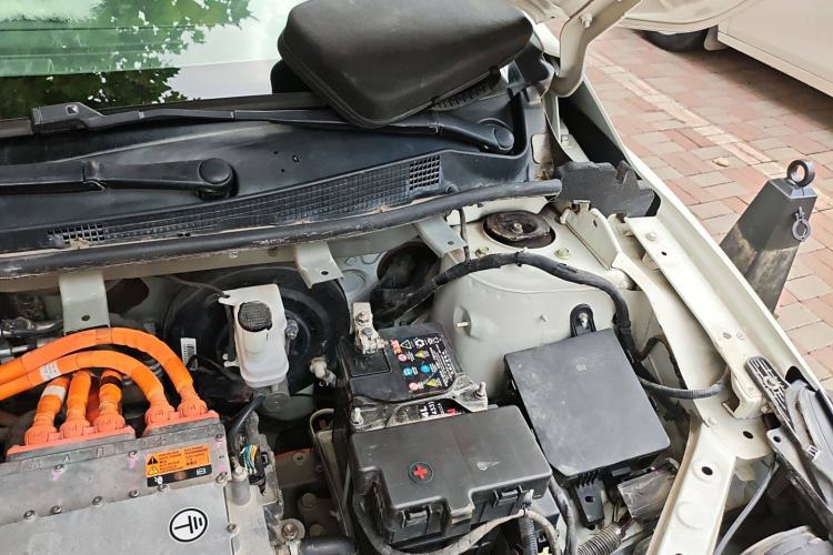 Used Venucia D60EV 2019 High-Range Deluxe Edition Engine Bay Left