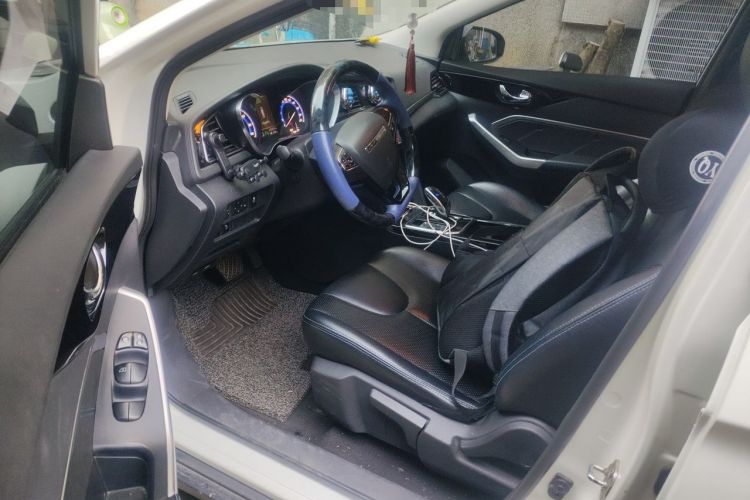 Used Venucia D60EV 2019 High-Range Travel Edition Left Front Seat