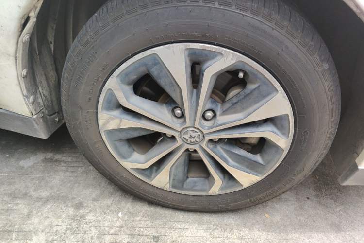 Used Venucia D60EV 2019 High-Range Comfort Edition Right Front Wheel Hub
