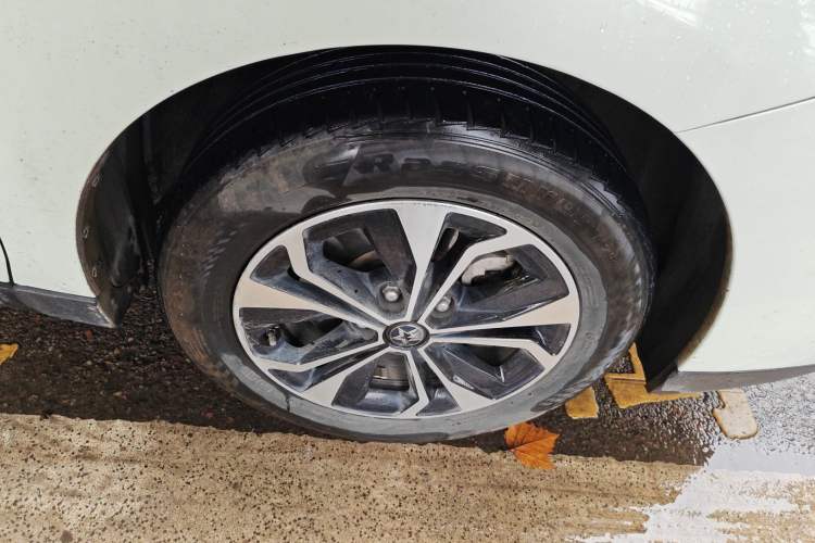 Used Venucia D60EV 2019 High-Range Deluxe Edition Right Front Wheel Hub