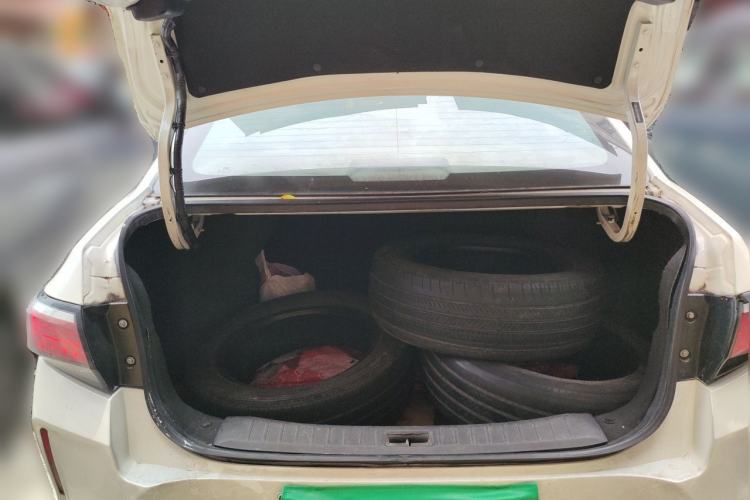 Used Venucia D60EV 2019 High-Range Comfort Edition Trunk