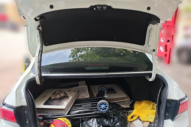 Used Venucia D60EV 2019 High-Range Deluxe Edition Trunk