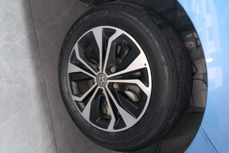 Used Venucia D60EV 2020 Standard Range Smart Drive Edition Left Front Wheel Hub