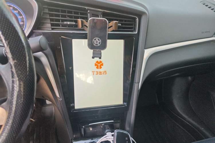 Used Venucia D60EV 2020 Standard Range T3 Audio And AC Panel