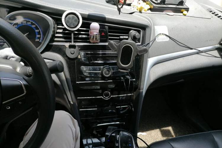 Used Venucia D60EV 2020 Standard Range Smart Drive Edition Audio And AC Panel