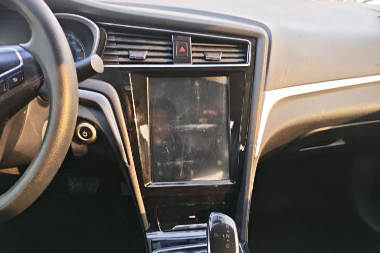 Used Venucia D60EV 2020 Standard Range T3 Audio And AC Panel